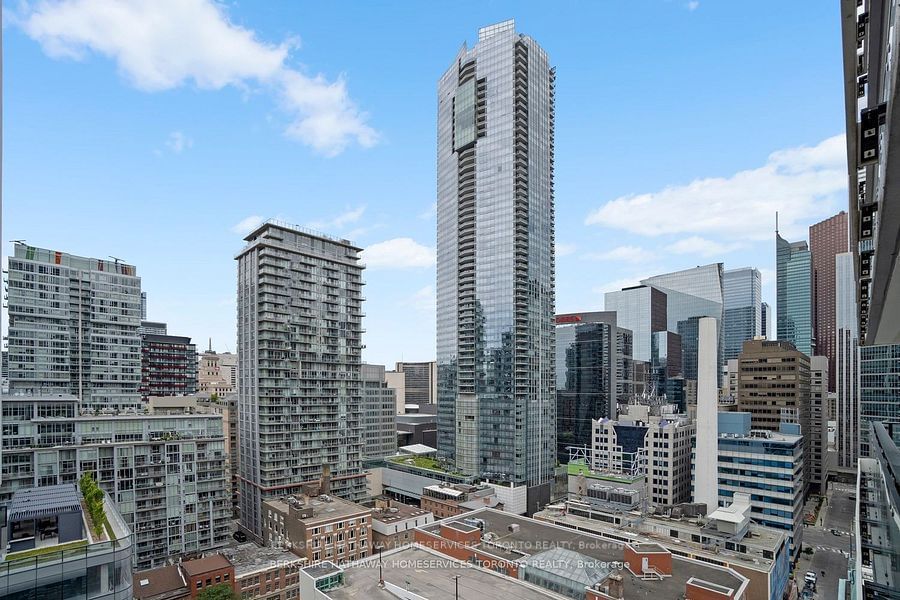 224 King St W, unit 1702 for sale - image #30