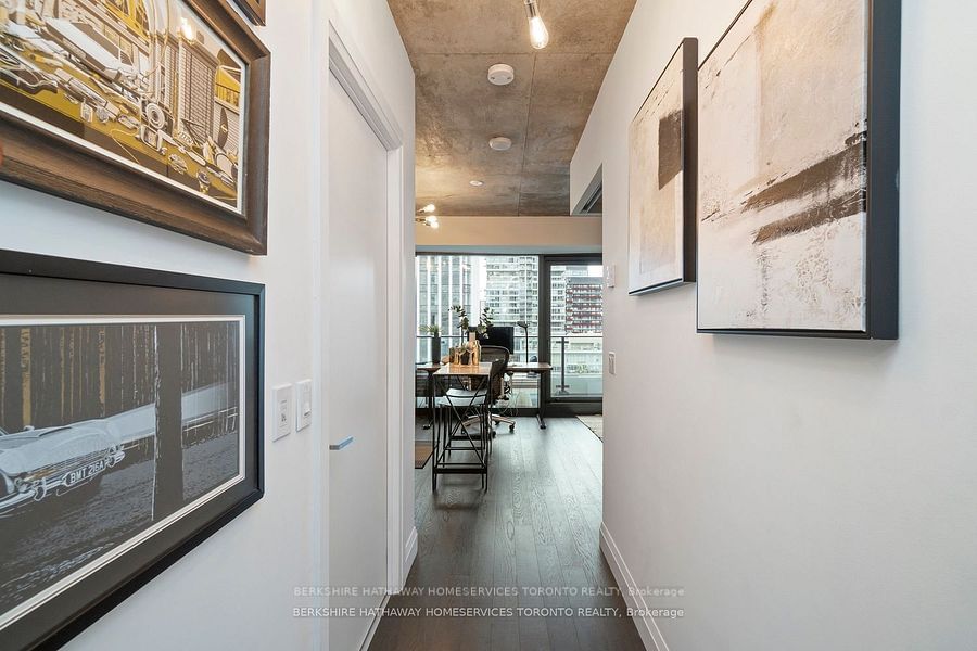 224 King St W, unit 1702 for sale - image #6