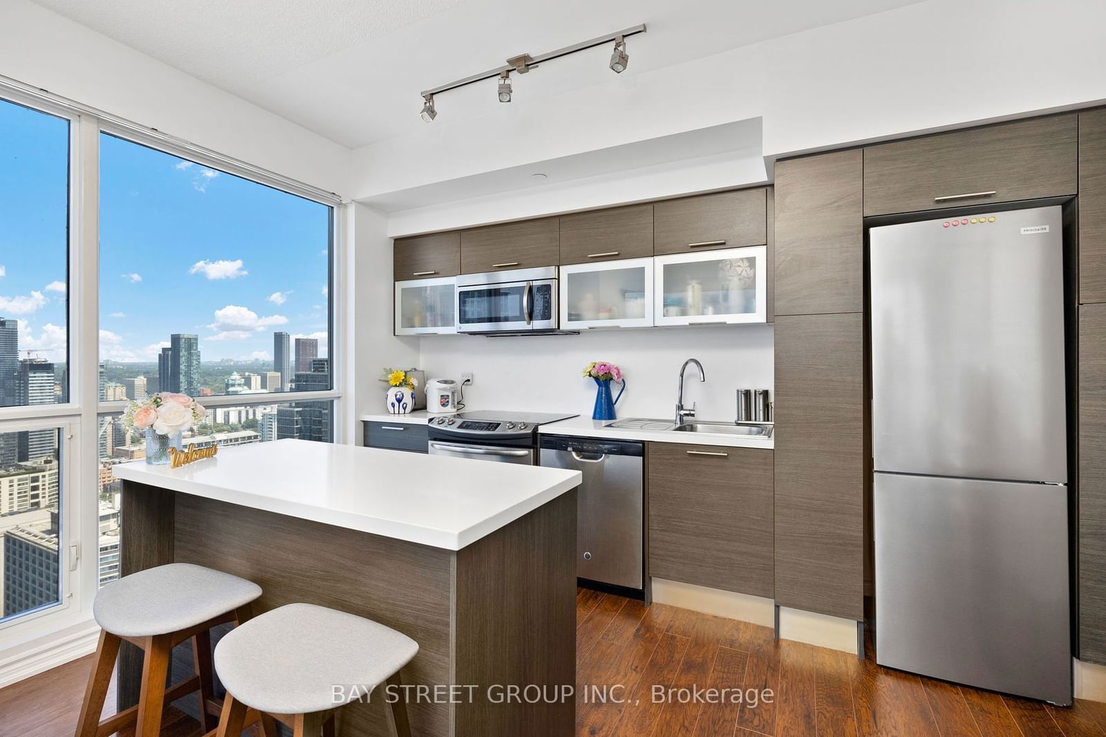 386 Yonge St, unit 4115 for sale - image #3