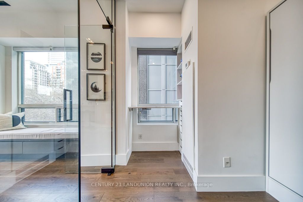 102 Bloor St W, unit 203 for sale