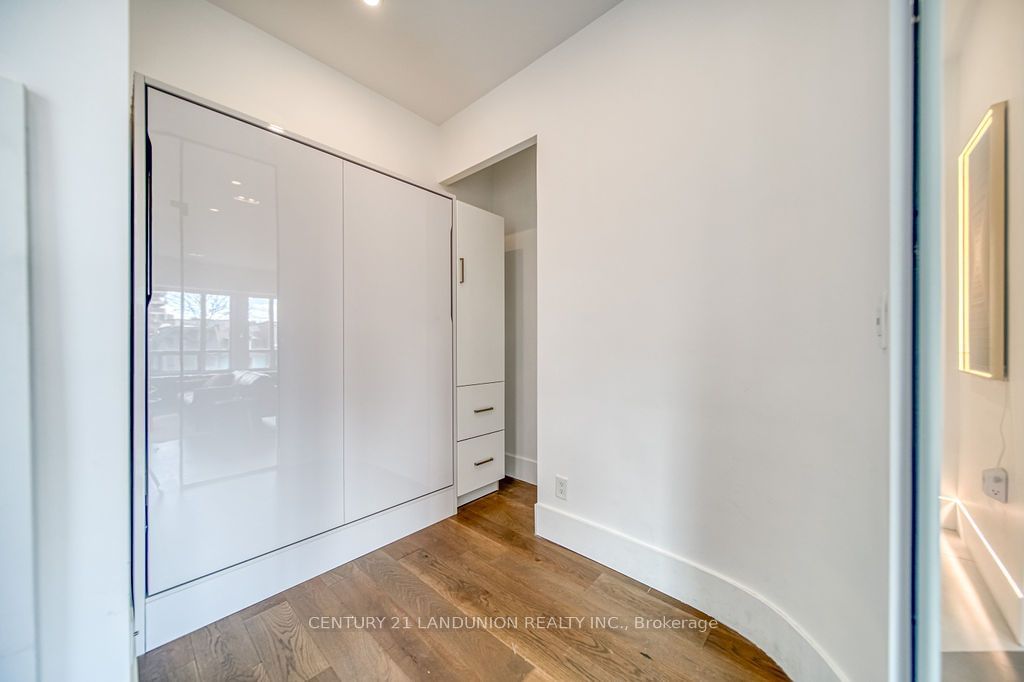 102 Bloor St W, unit 203 for sale