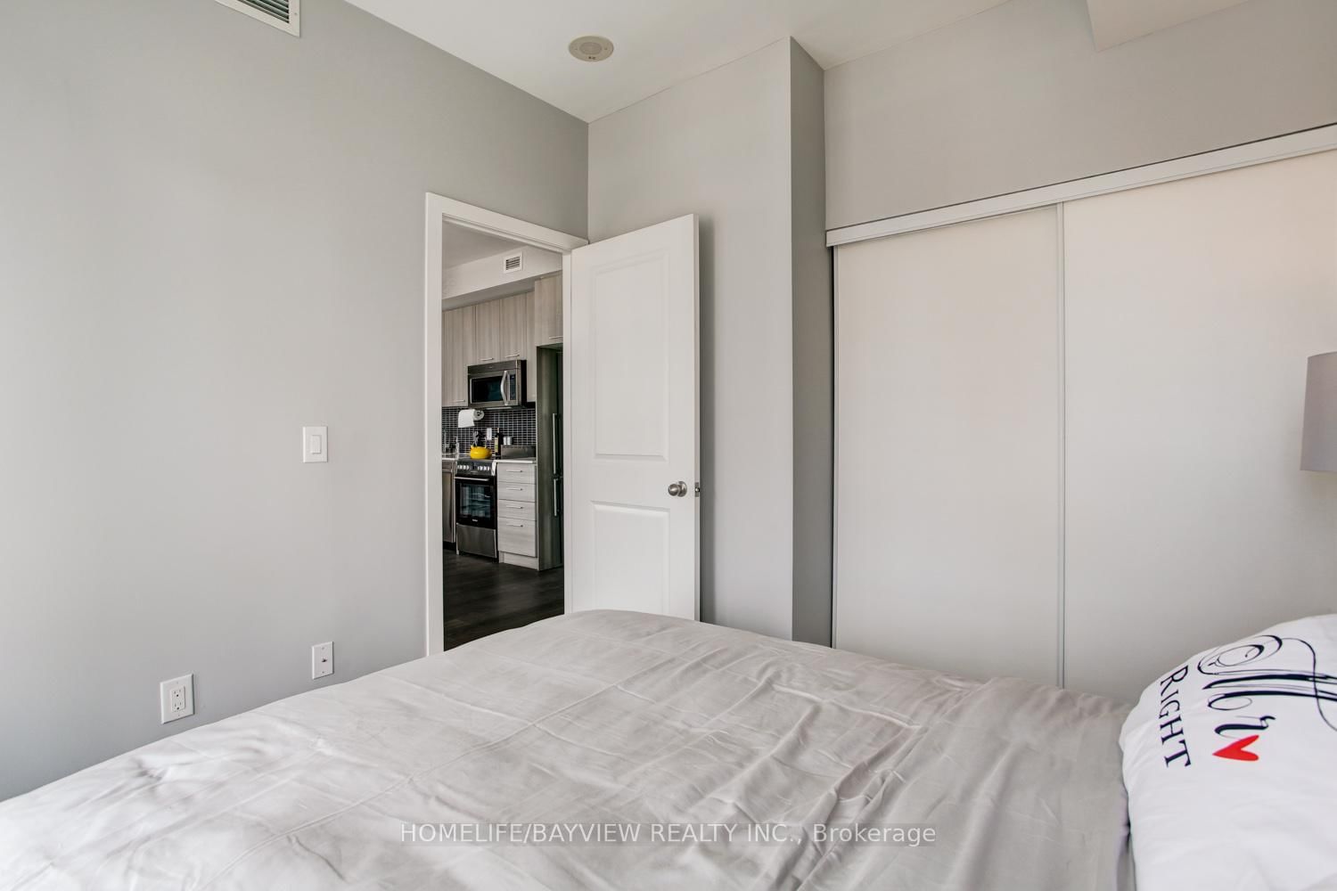 105 George St, unit 804 for rent - image #10