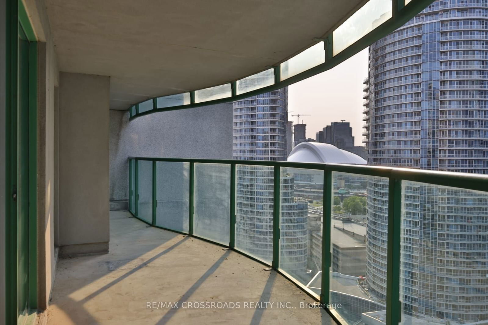 77 Harbour Sq, unit 2401 for rent - image #4