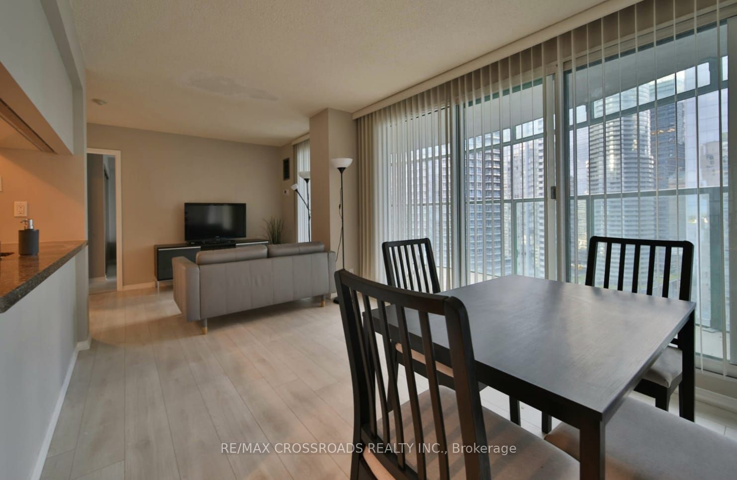 77 Harbour Sq, unit 2401 for rent - image #7