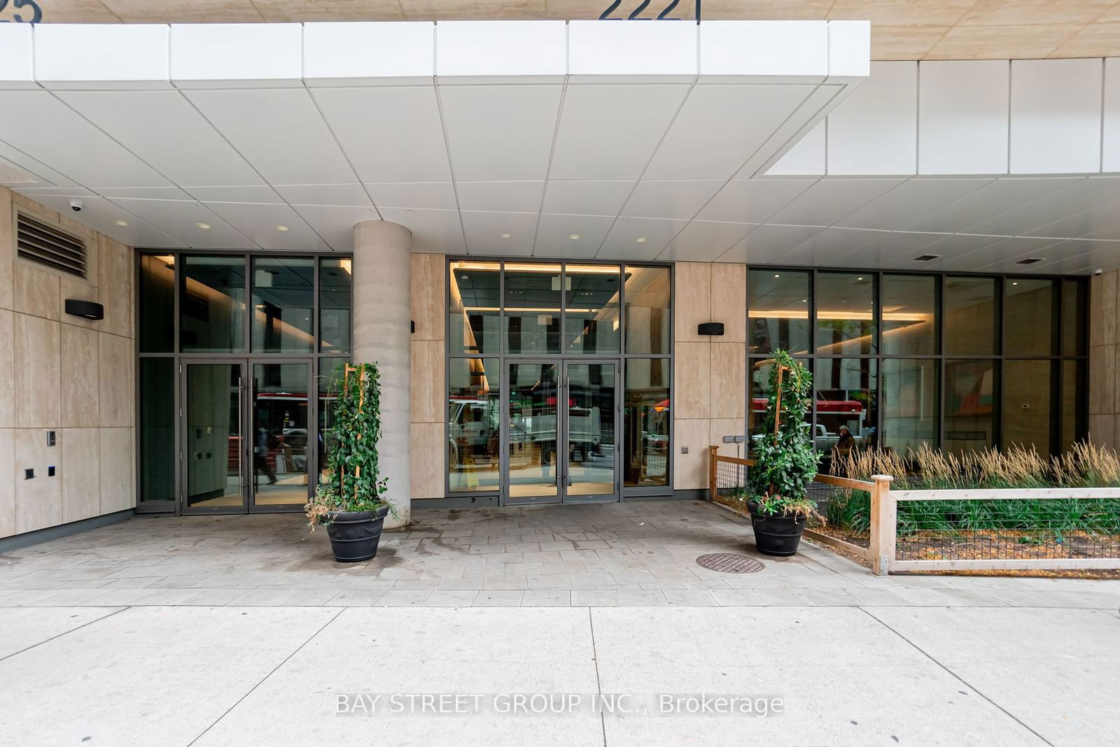 2221 Yonge St, unit 4206 for sale - image #4