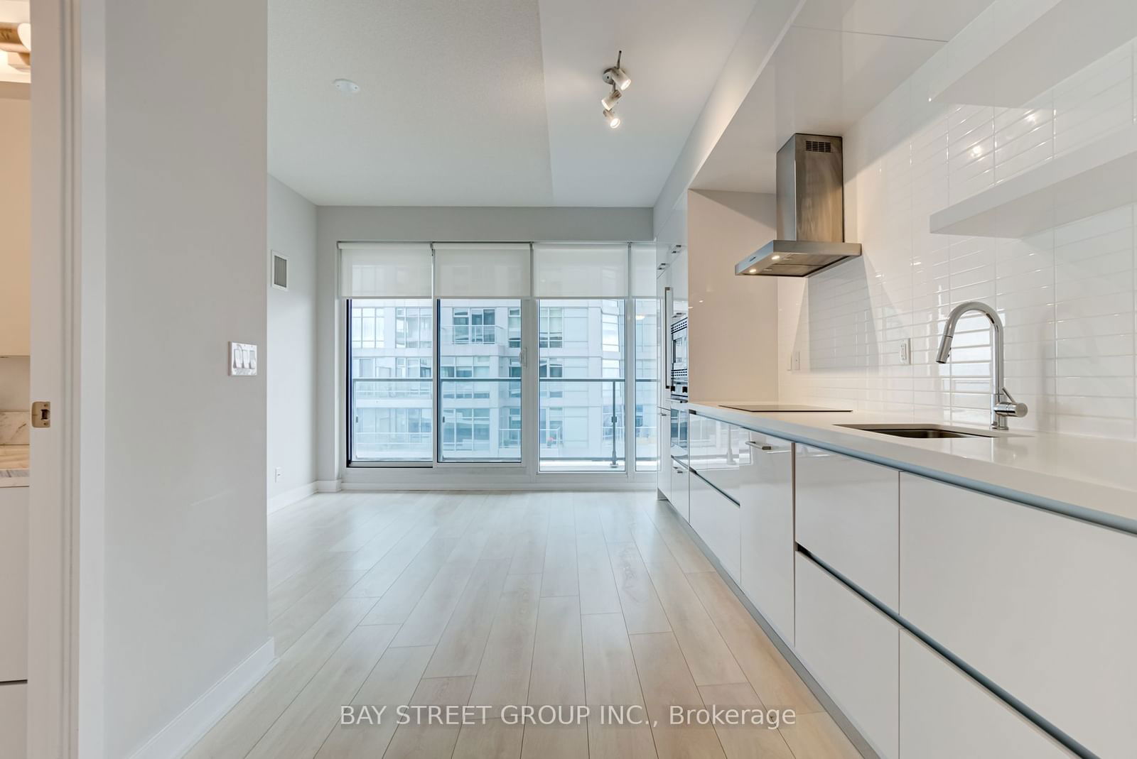 2221 Yonge St, unit 4206 for sale - image #8