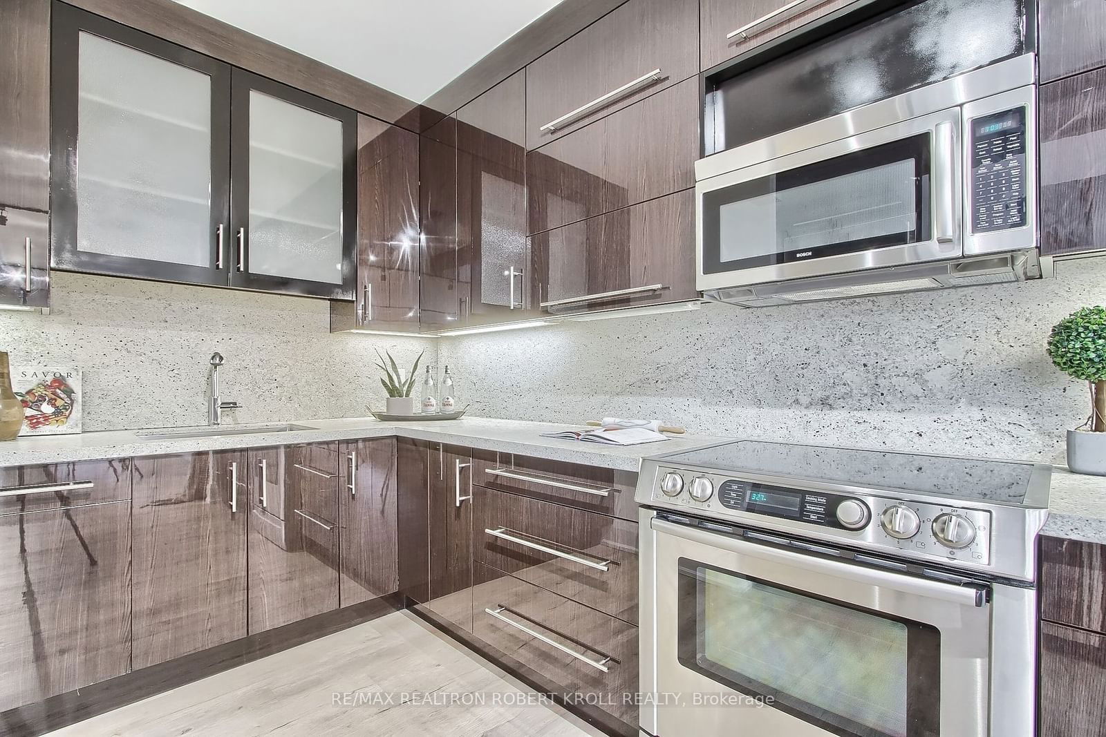 55A Avenue Rd, unit 406 for sale - image #9