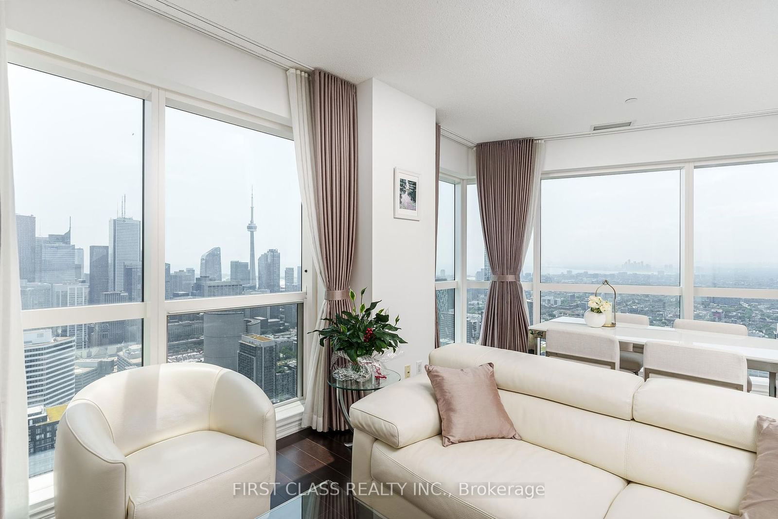 386 Yonge St, unit 5610 for rent - image #2