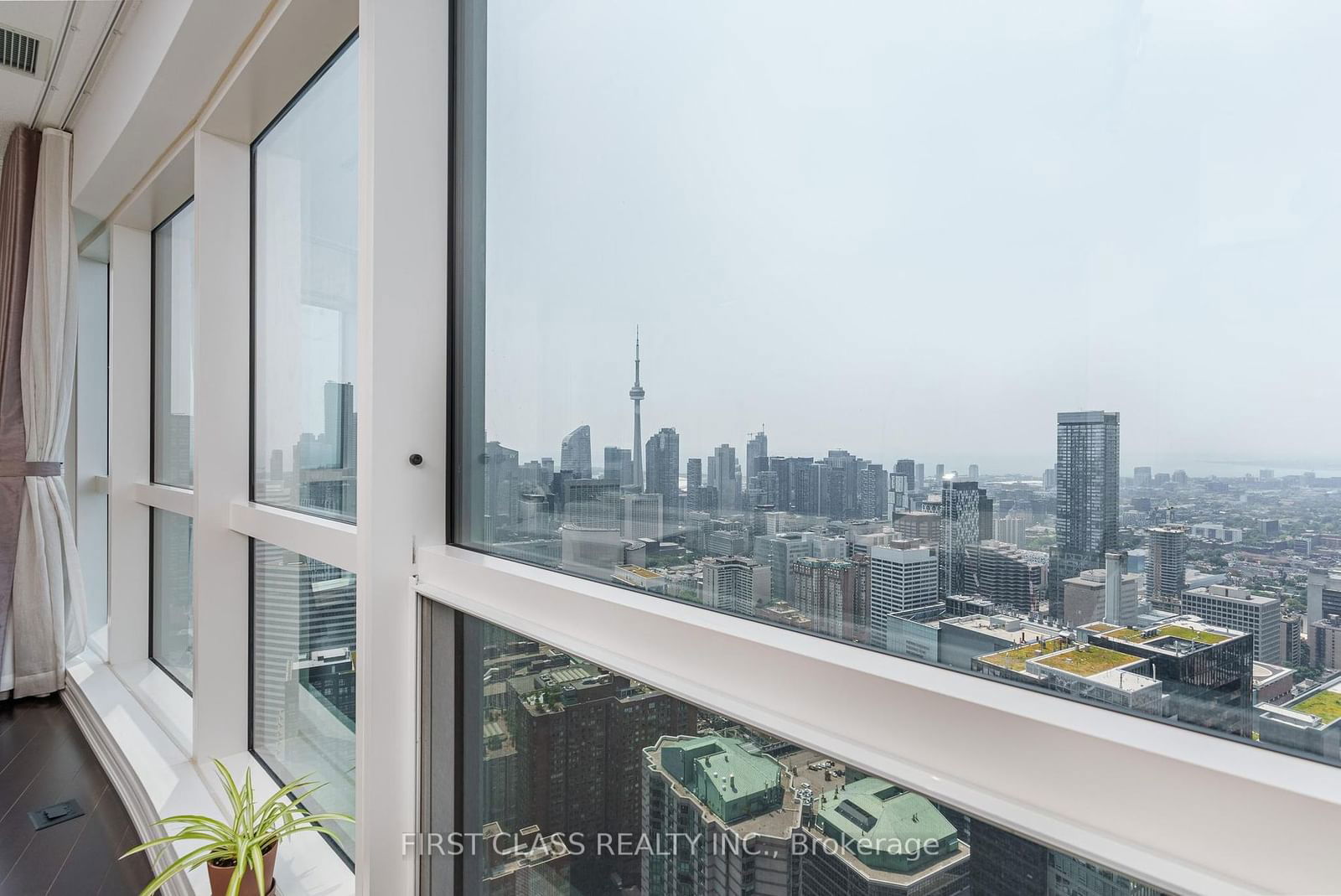 386 Yonge St, unit 5610 for rent - image #6