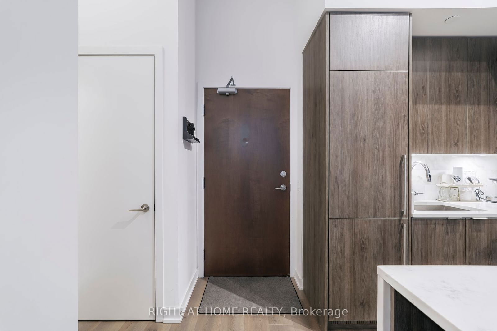 38 Iannuzzi St, unit 111 for rent - image #2