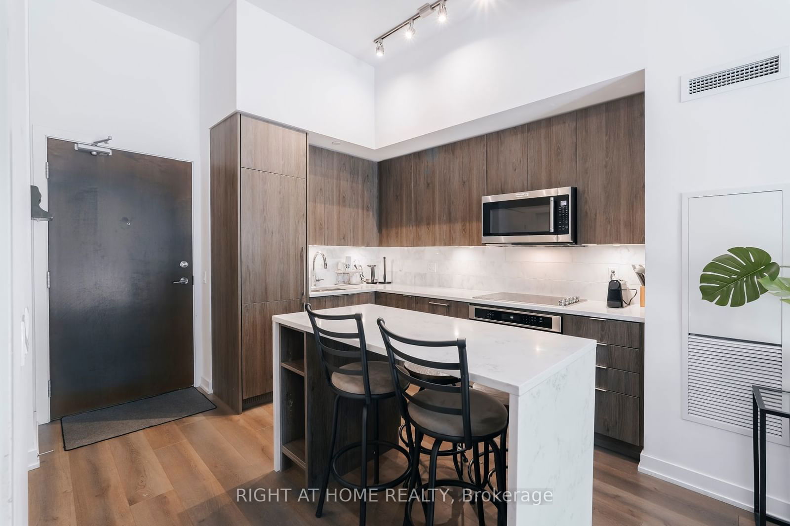 38 Iannuzzi St, unit 111 for rent - image #4