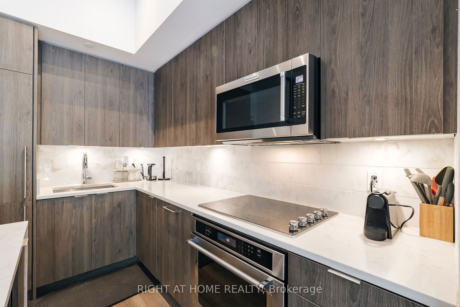 38 Iannuzzi St, unit 111 for rent - image #7