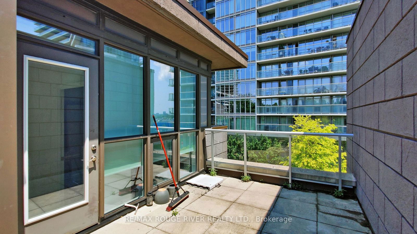 121 Mcmahon Dr, unit TH15 for sale - image #33