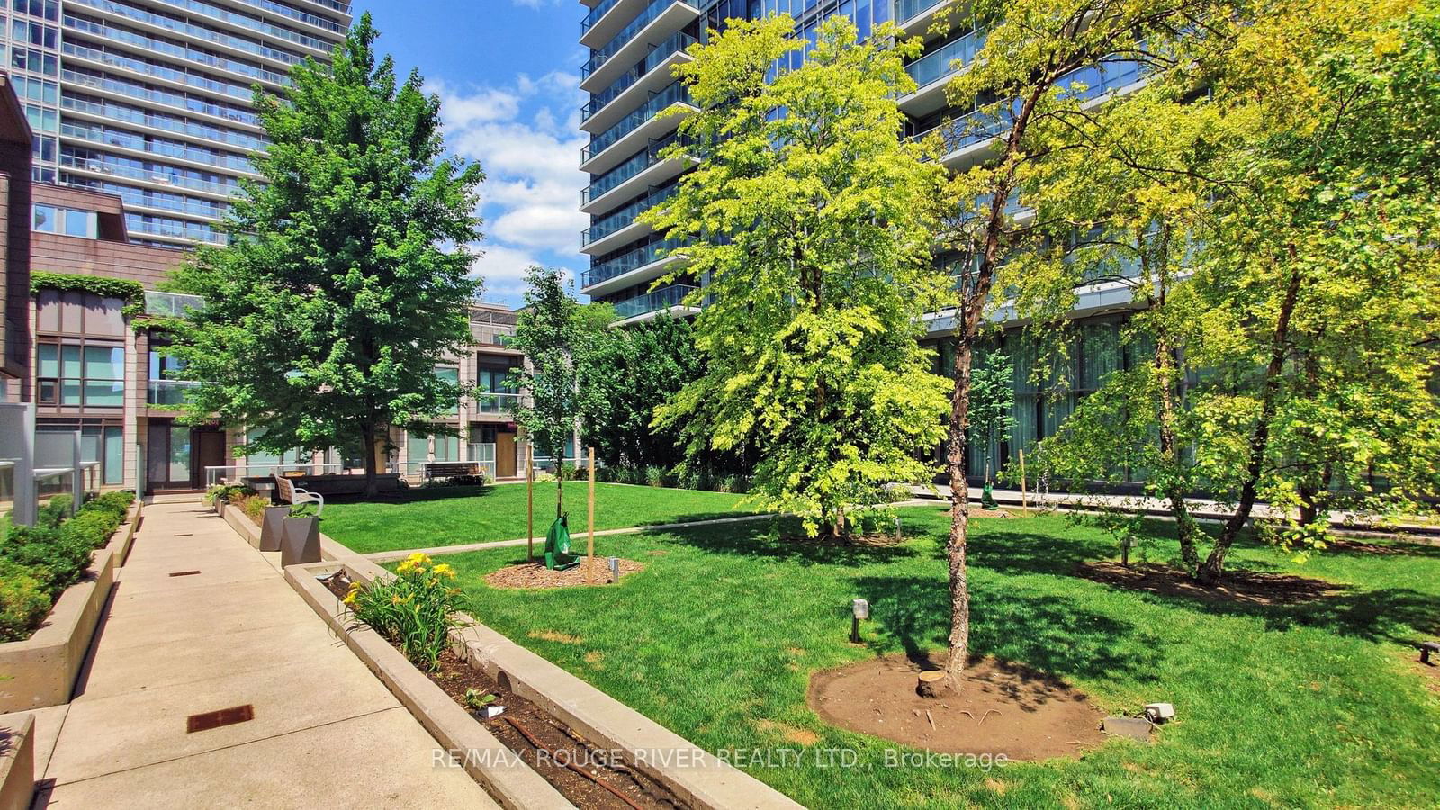 121 Mcmahon Dr, unit TH15 for sale - image #35