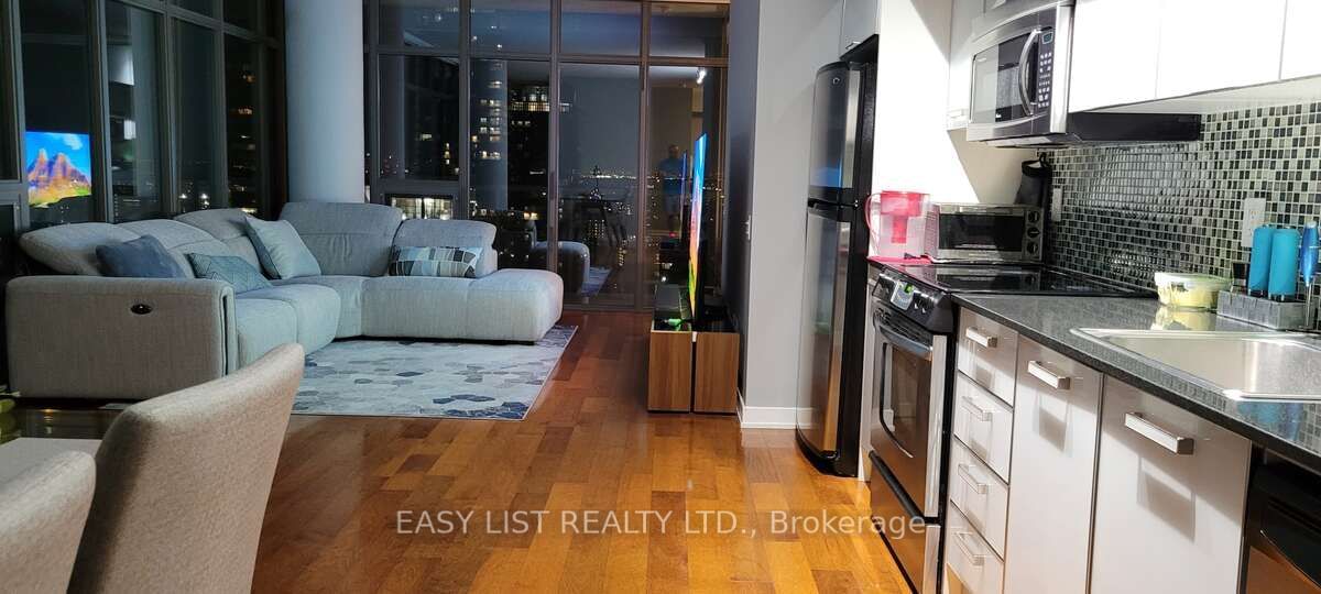 33 Charles St E, unit 3903 for sale