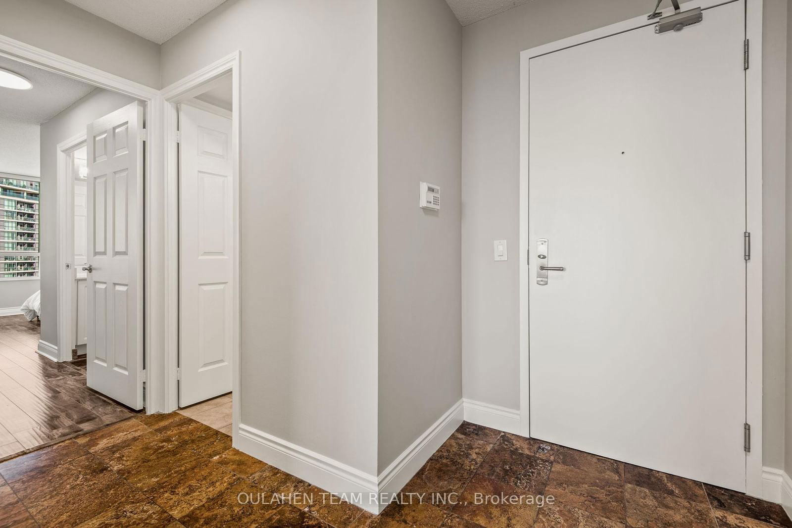 78 Harrison Garden Blvd, unit 1612 for sale - image #5