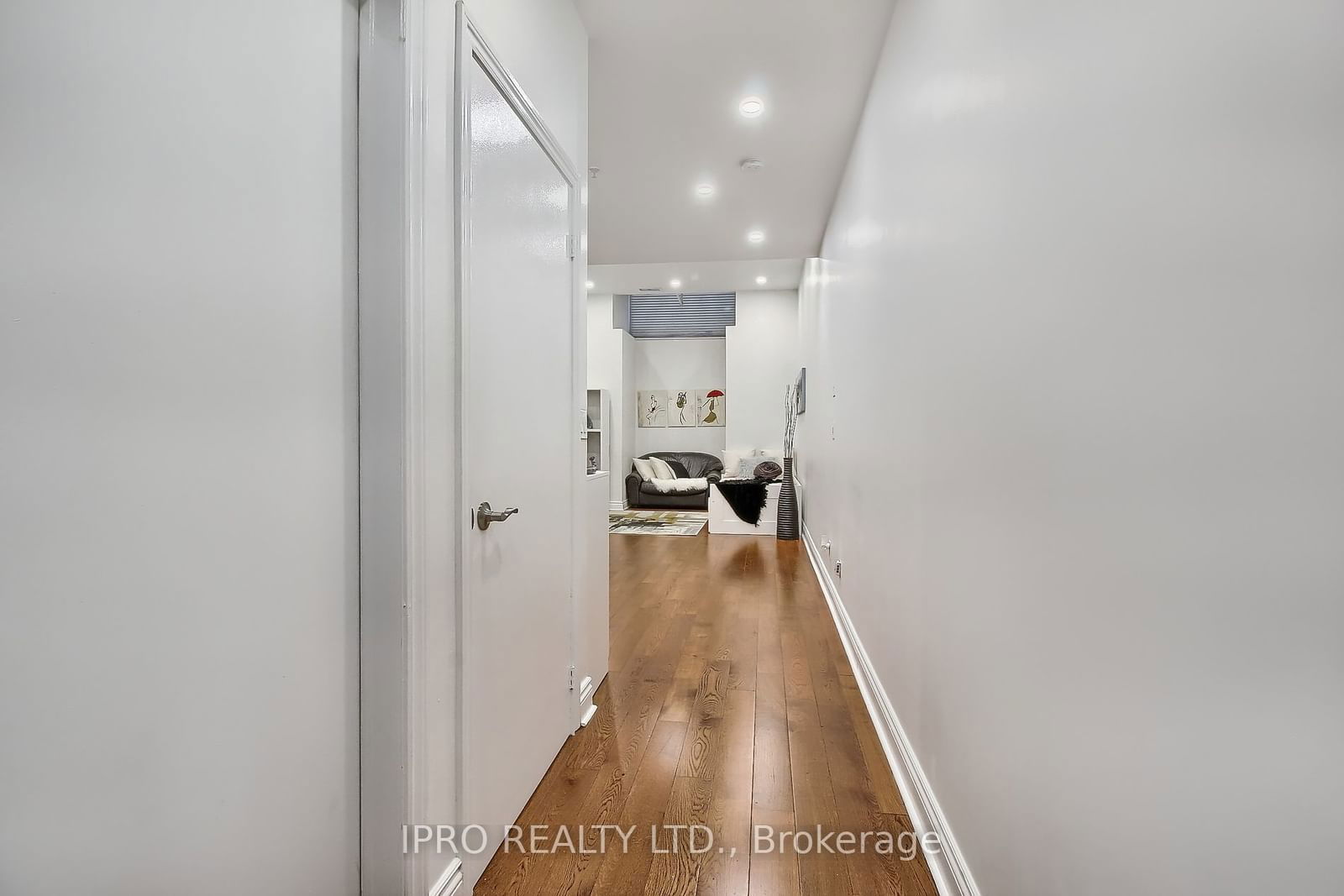 73 Richmond St W, unit L04 for rent - image #8