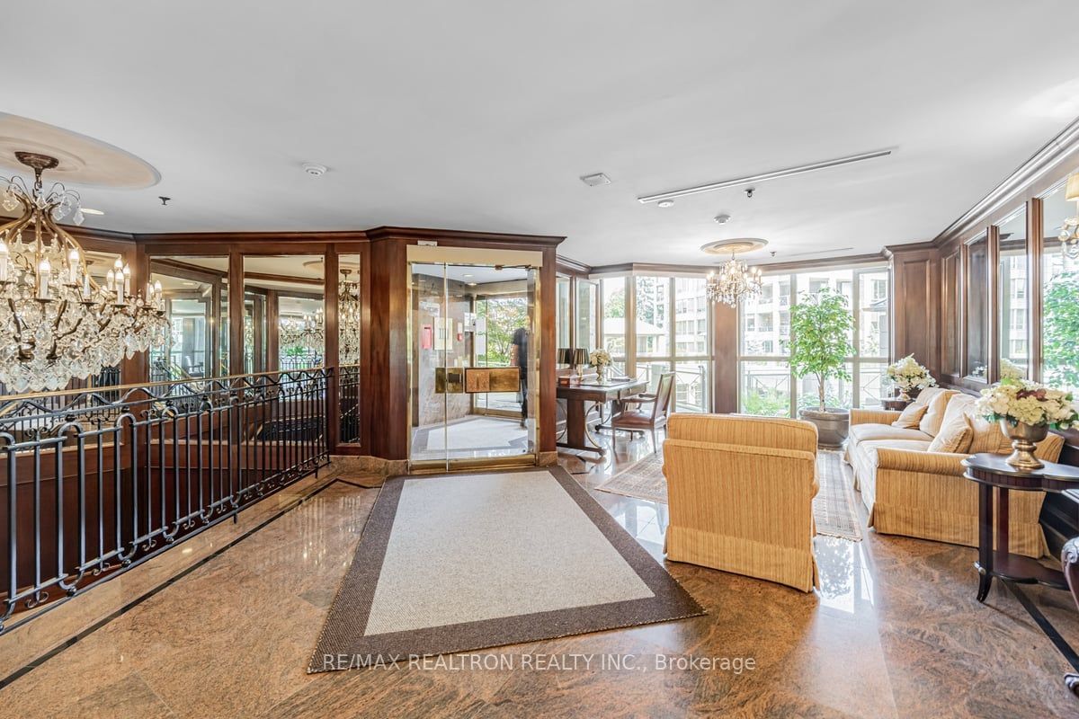 215 The Donway W, unit 215 for sale - image #2