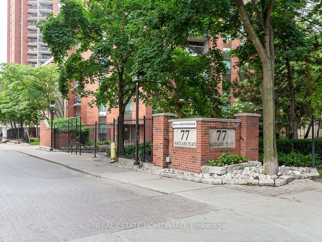 77 Maitland Pl, unit 420 for sale - image #2