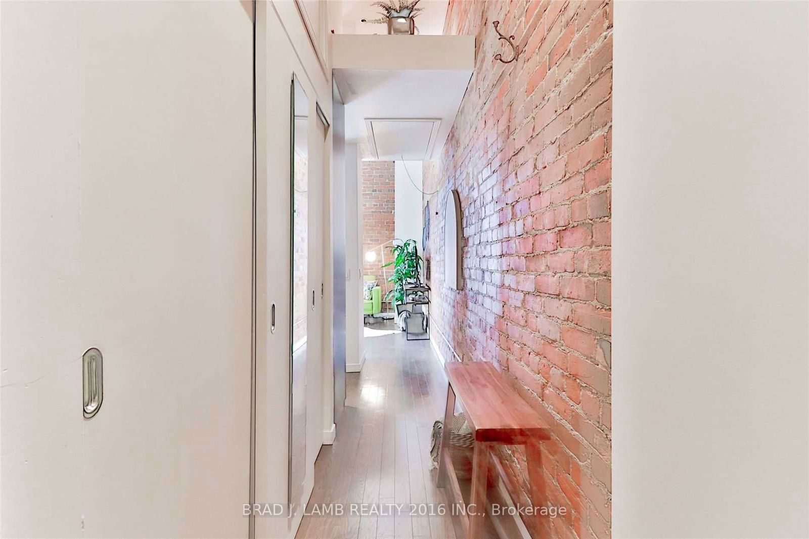 915 King St, unit 409 for sale - image #5