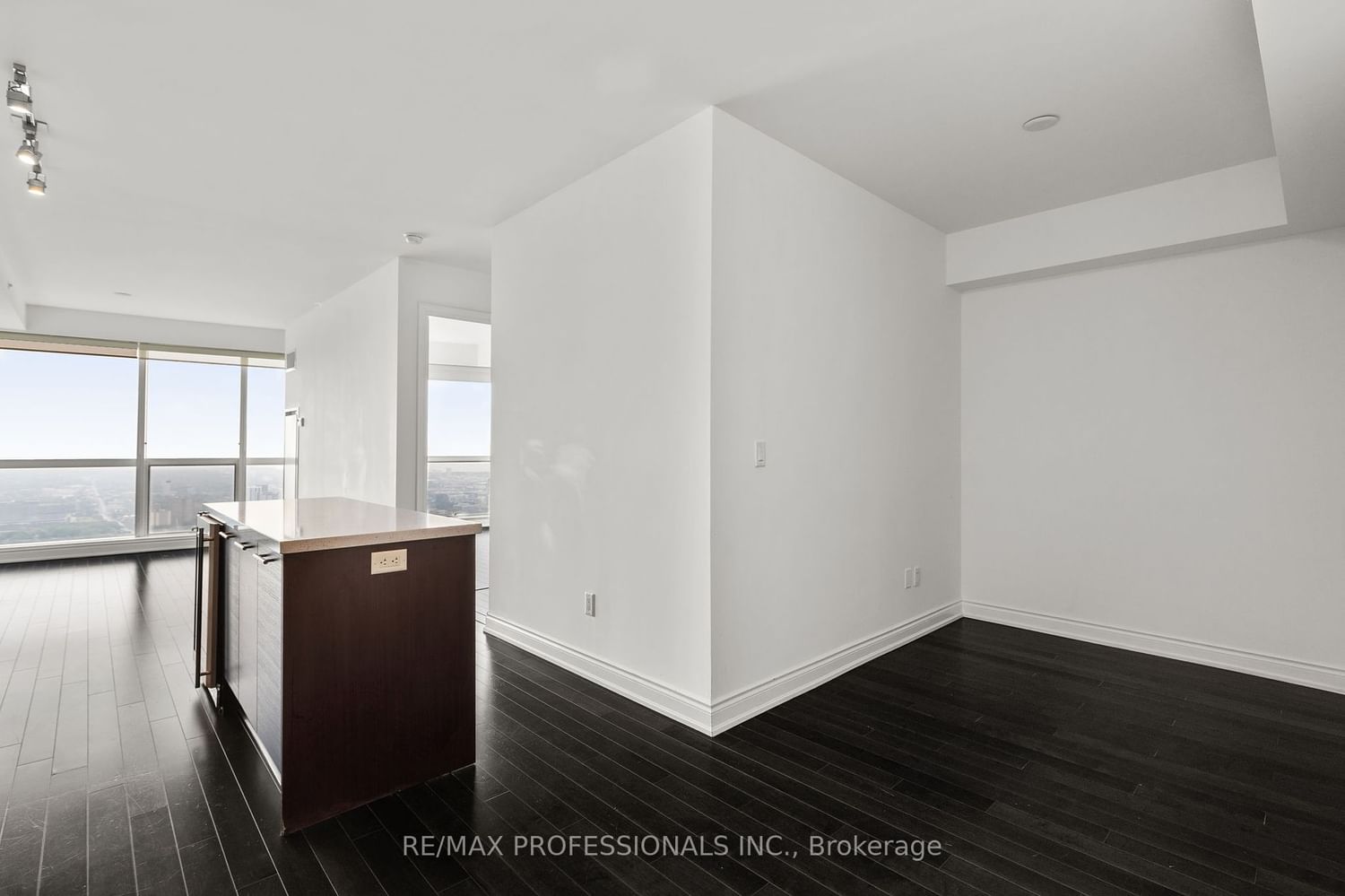 388 Yonge St, unit 6605 for sale - image #12