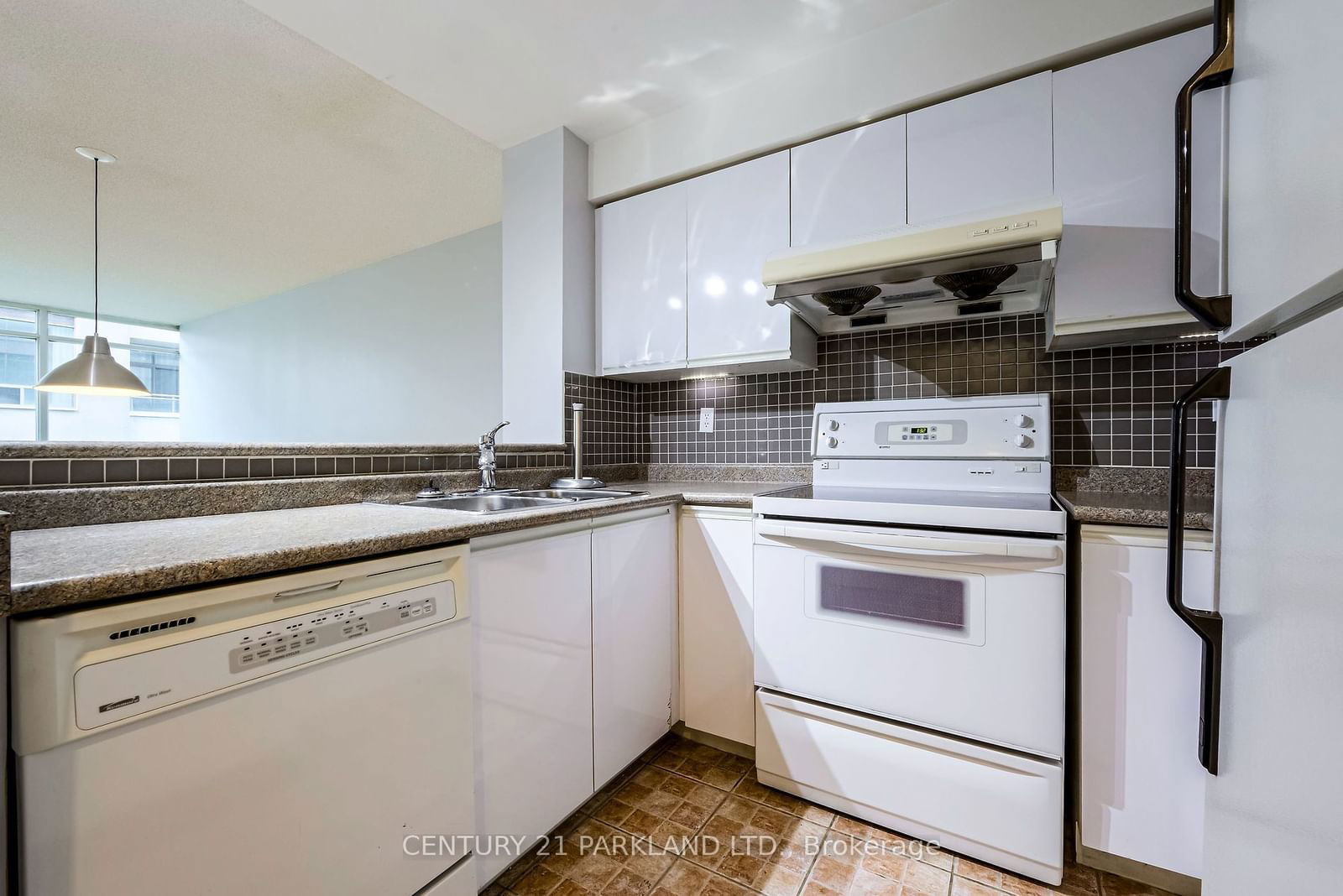 942 Yonge St, unit 506 for sale