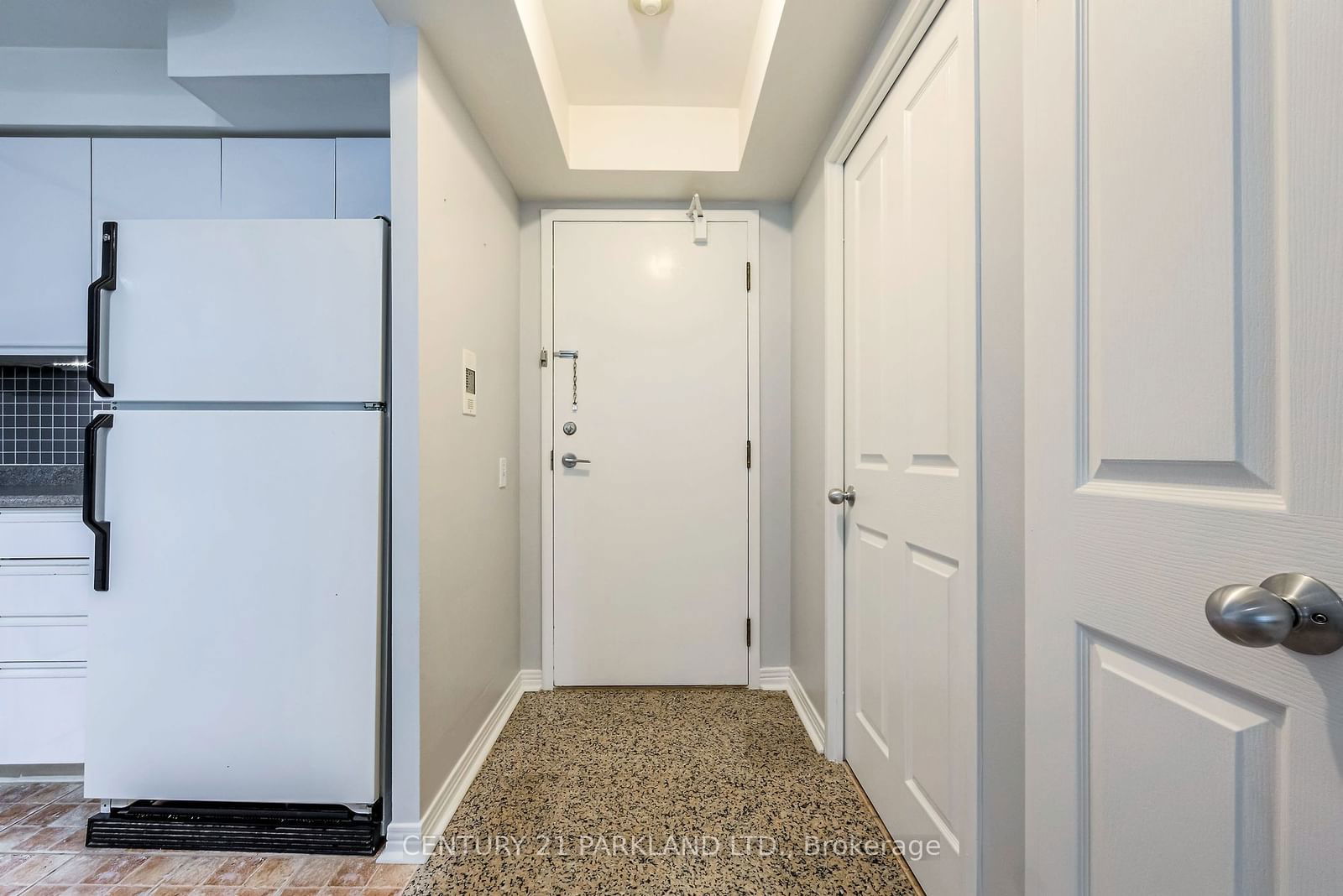 942 Yonge St, unit 506 for sale - image #8