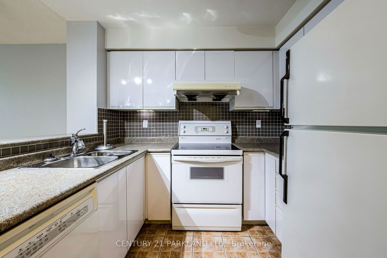 942 Yonge St, unit 506 for sale