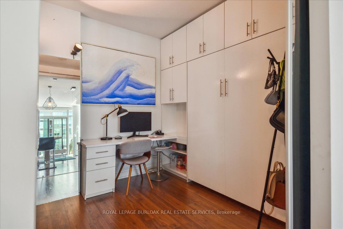 105 George St, unit 1011 for rent - image #2