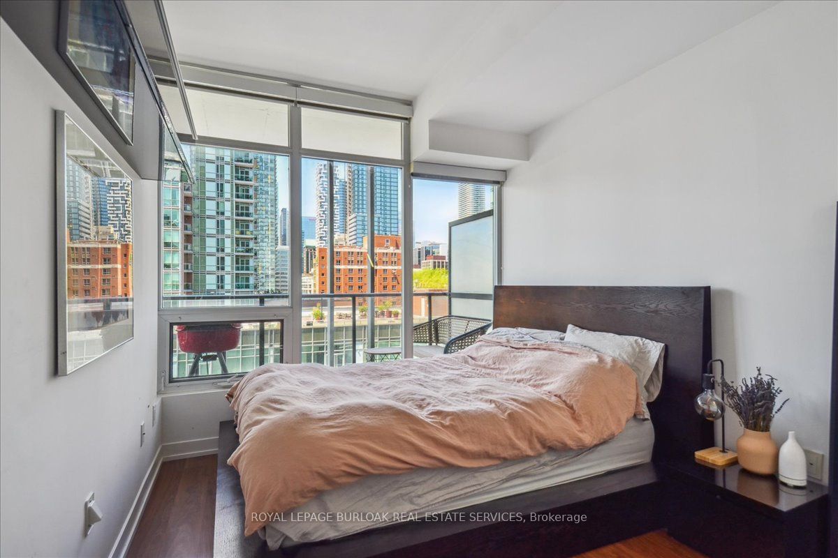 105 George St, unit 1011 for rent