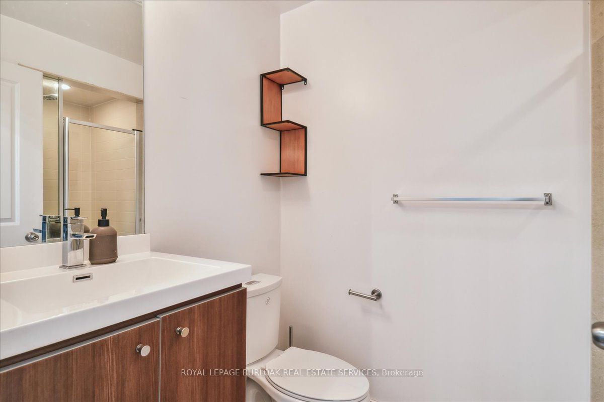 105 George St, unit 1011 for rent - image #28