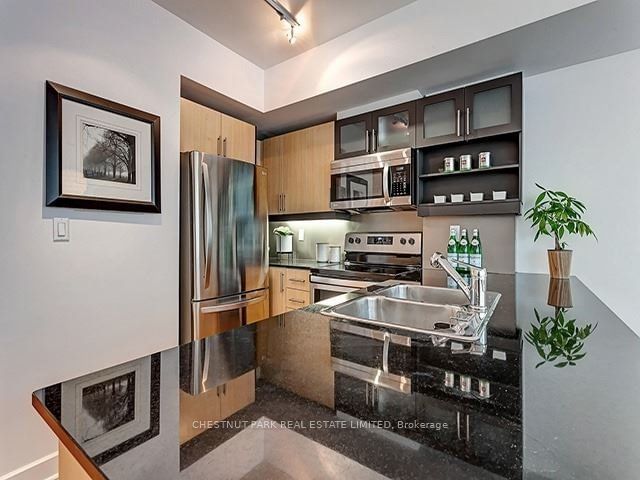 350 Wellington St, unit 319 for sale - image #2