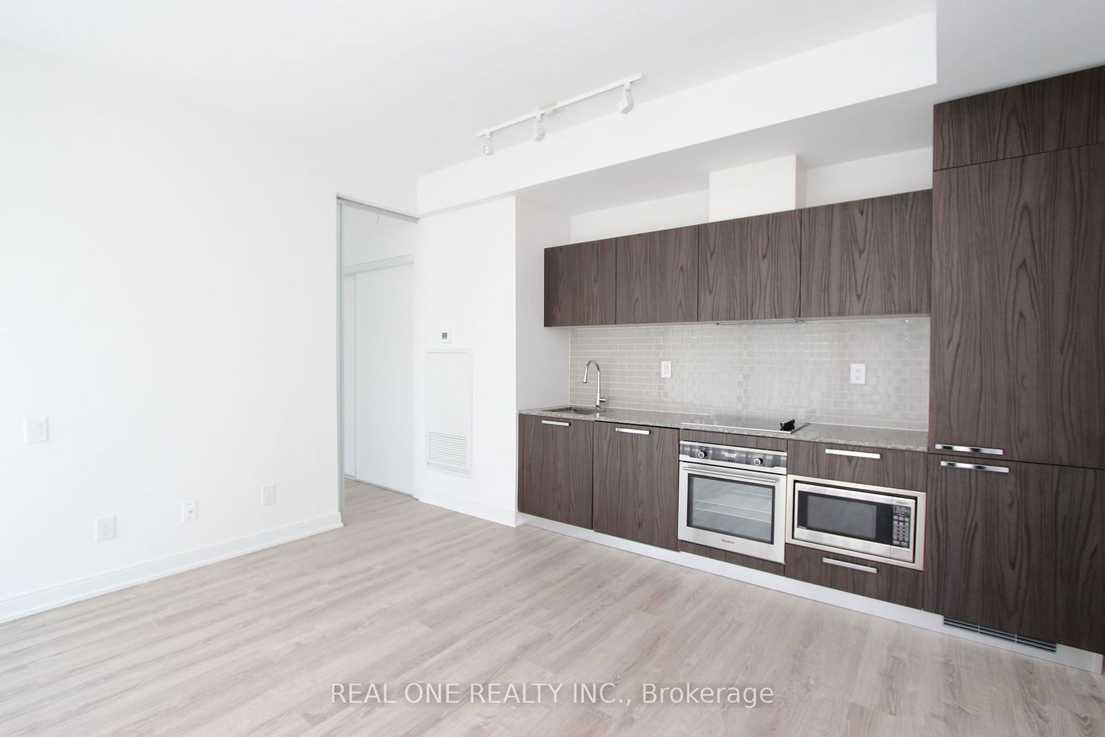 50 Charles St E, unit 912 for rent - image #1