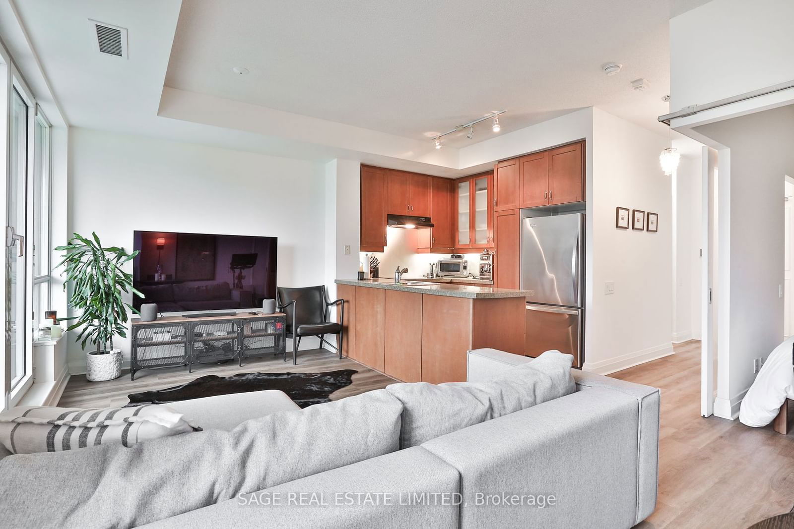 20 Scrivener Sq, unit 608 for rent - image #18