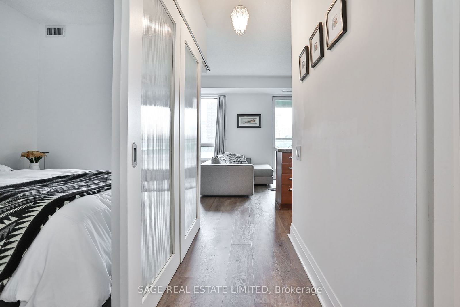 20 Scrivener Sq, unit 608 for rent - image #5