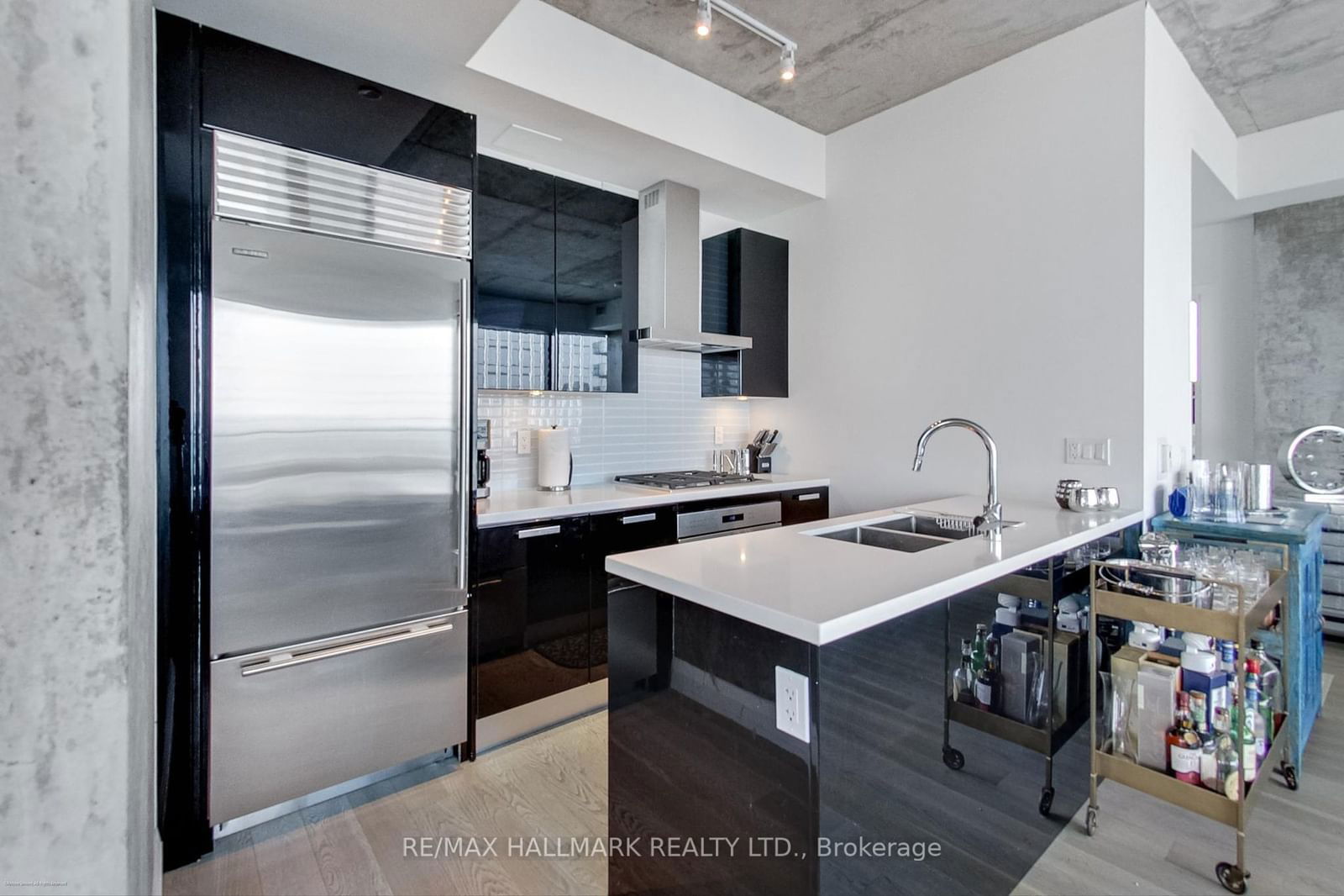 224 King St W, unit 4301 for rent