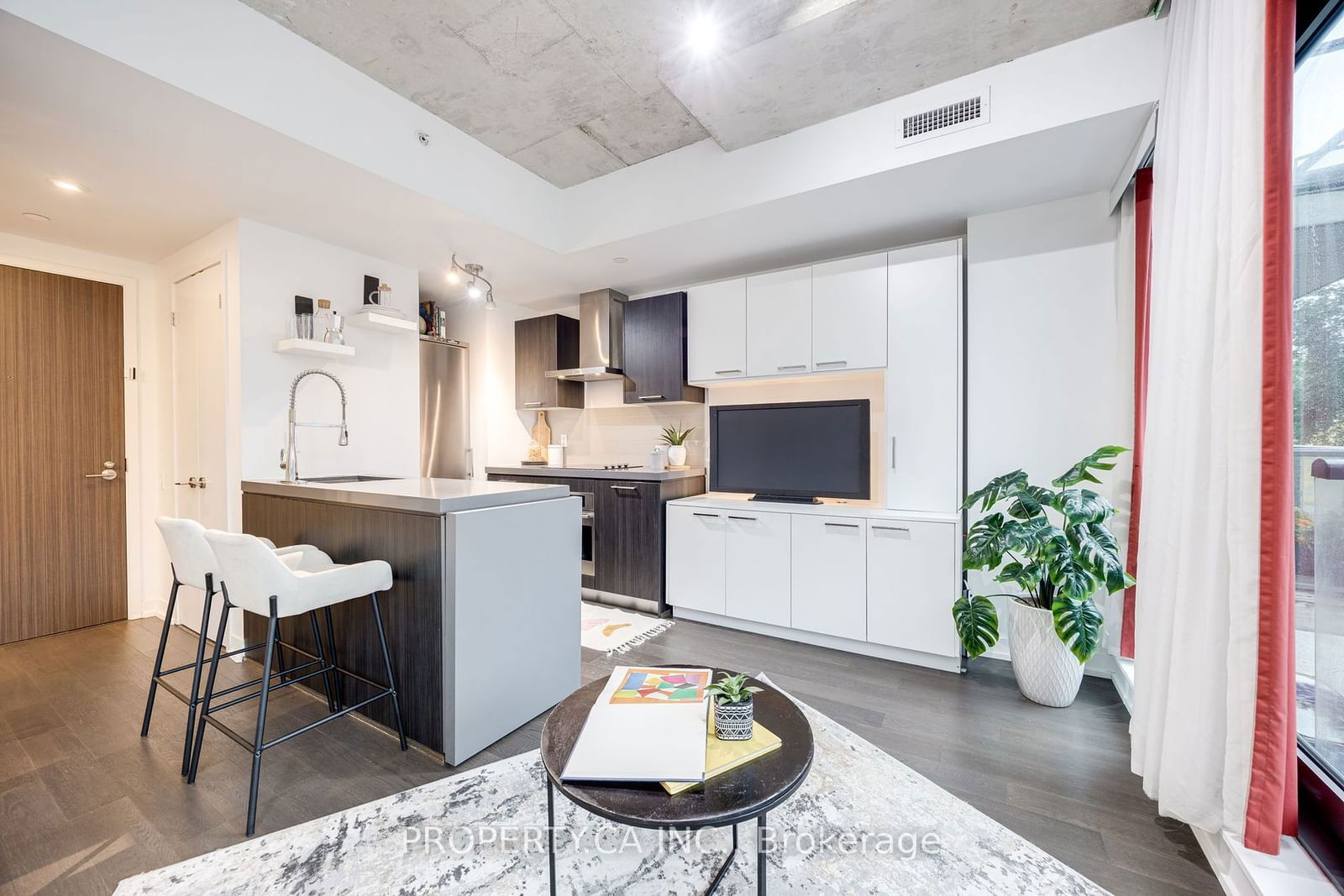 560 King St W, unit 205 for sale - image #1