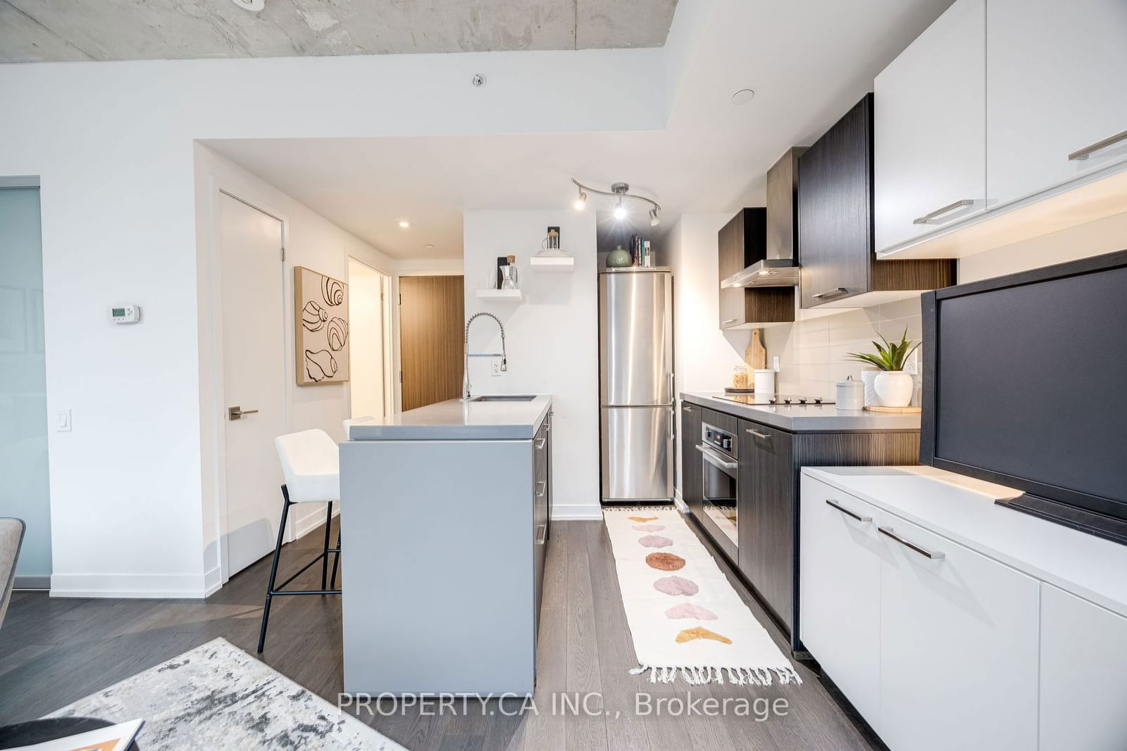 560 King St W, unit 205 for sale - image #2