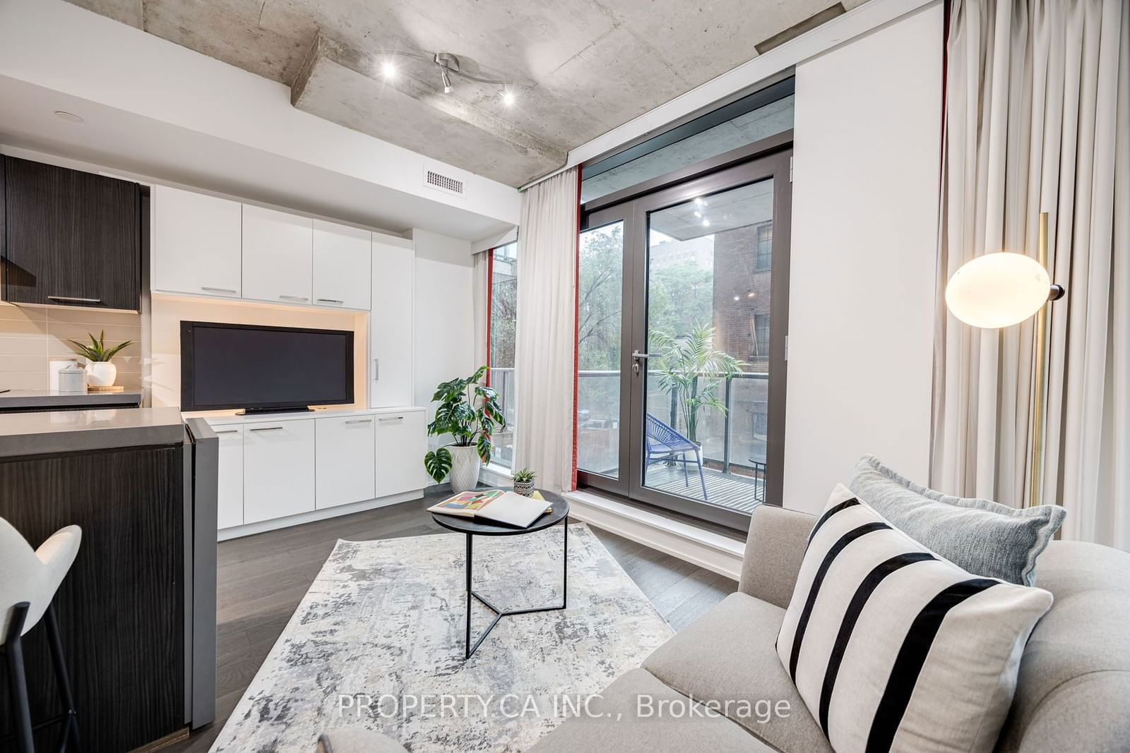 560 King St W, unit 205 for sale - image #4