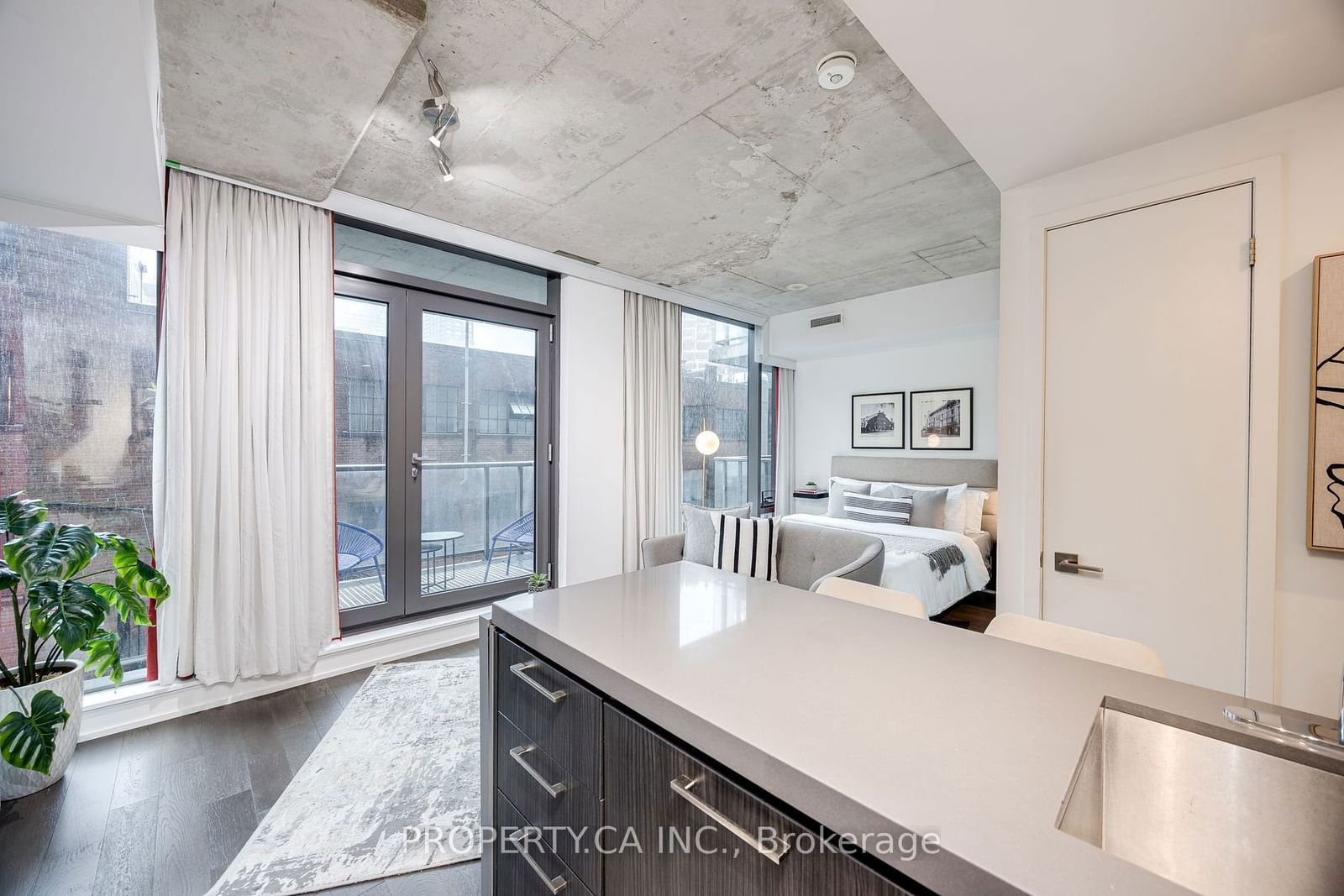 560 King St W, unit 205 for sale - image #5