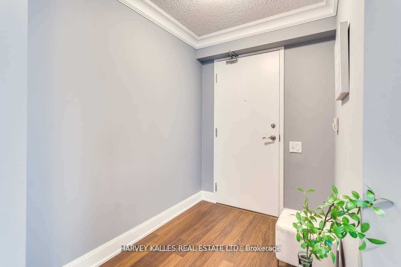 2191 Yonge St, unit 902 for rent - image #7