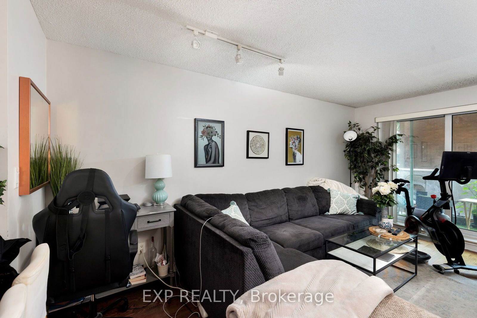 230 King St E, unit 302 for sale - image #4