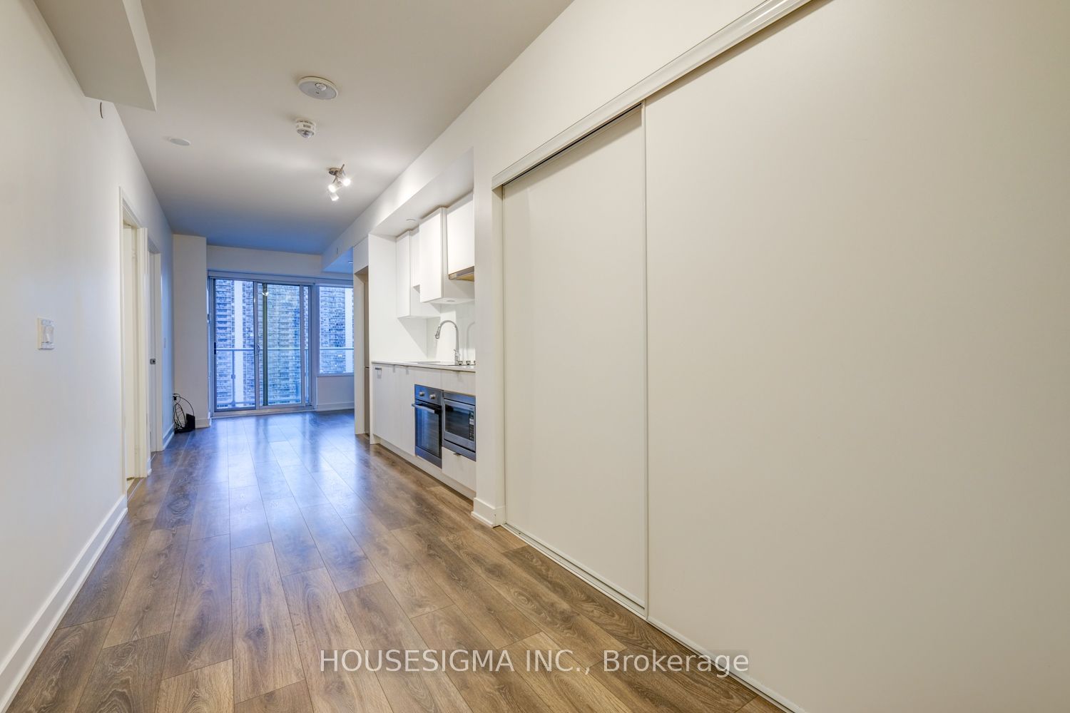 99 Broadway Ave, unit 1501 for rent - image #9