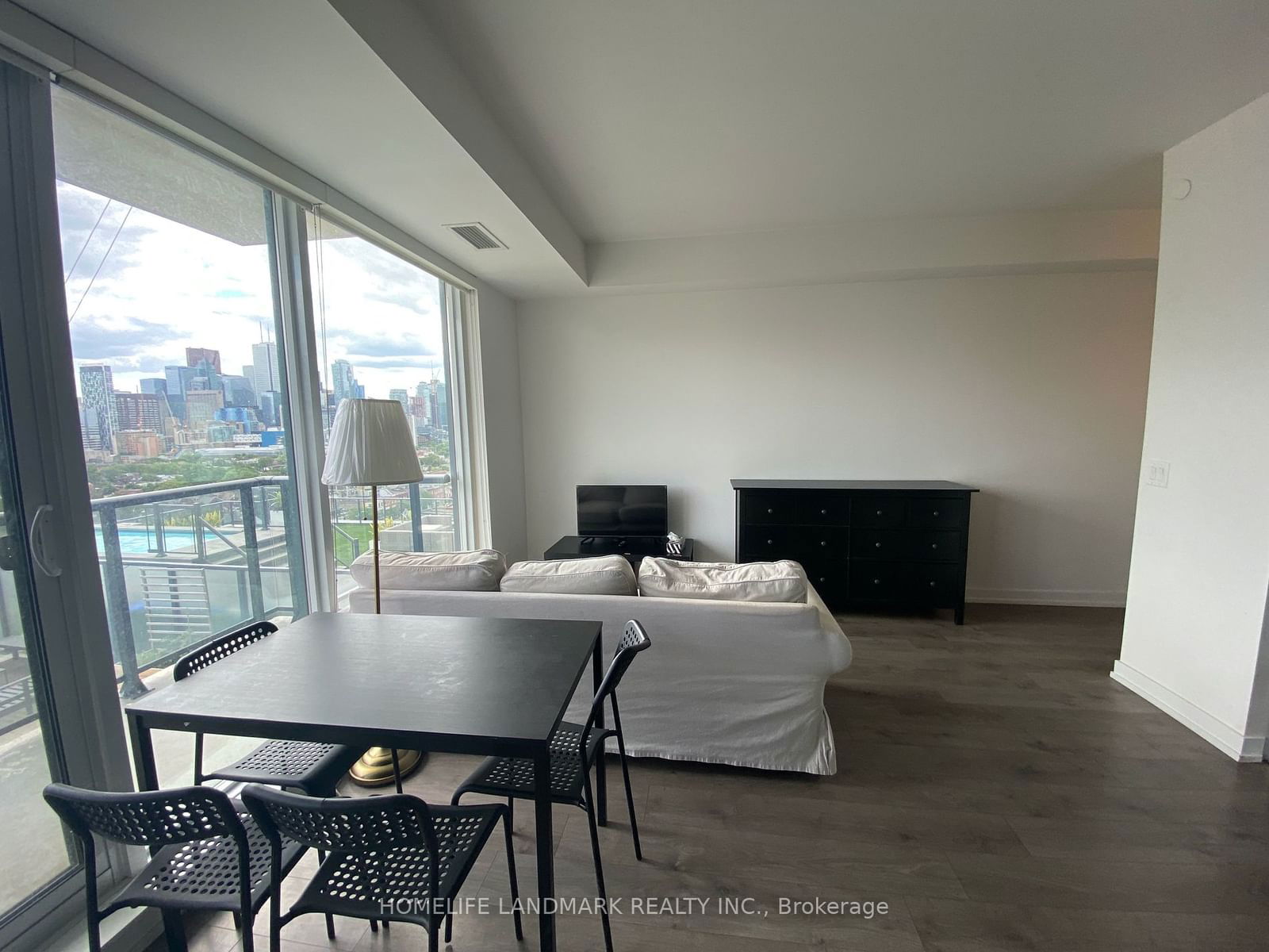 297 College St, unit 1703 for rent - image #4