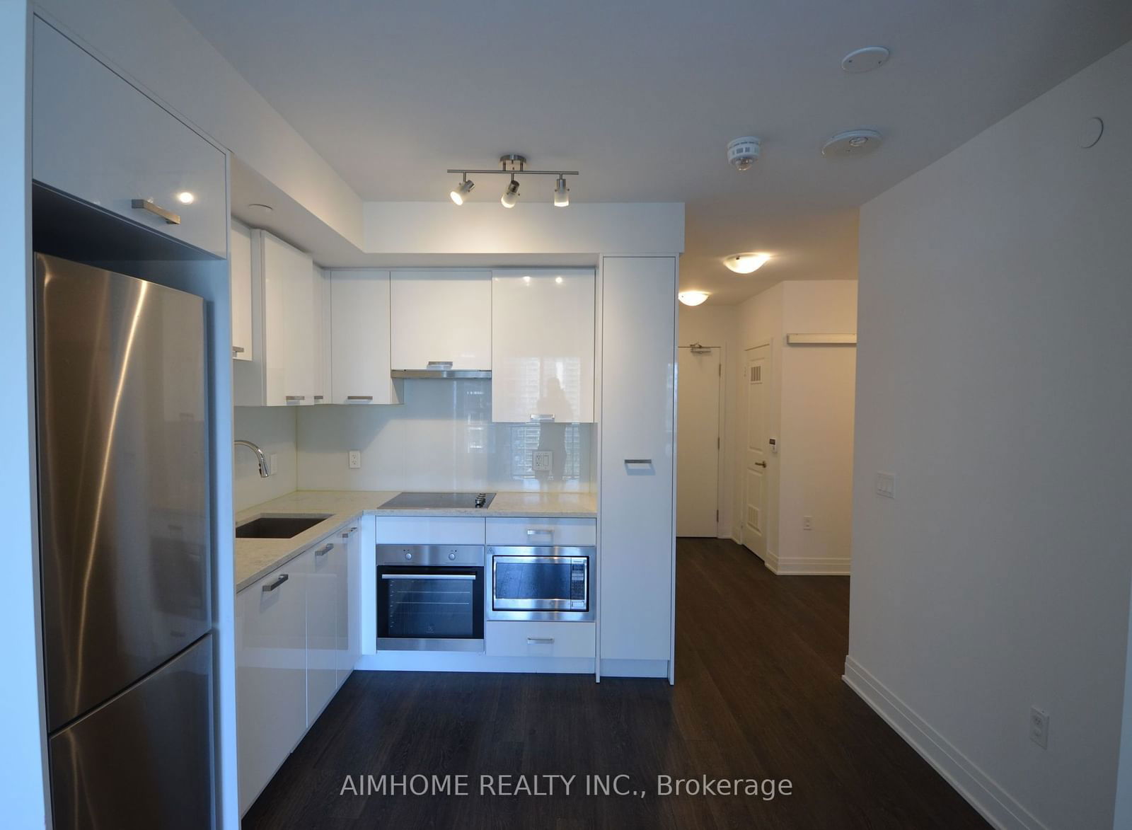 99 Broadway Ave, unit 2202 for rent