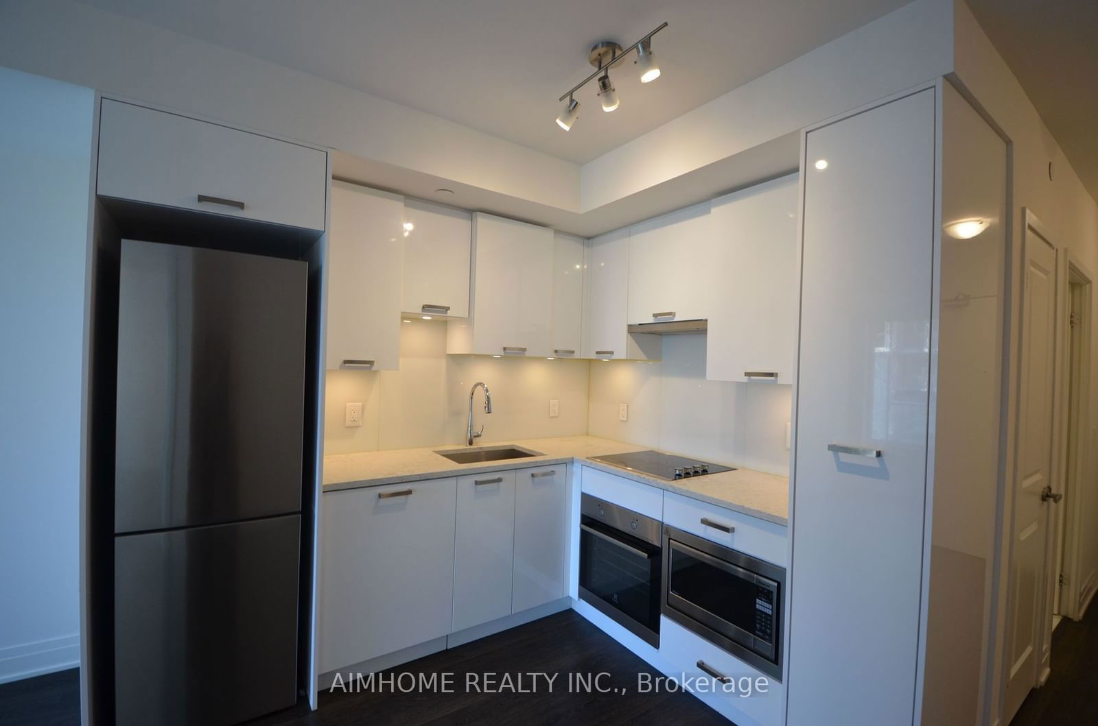 99 Broadway Ave, unit 2202 for rent