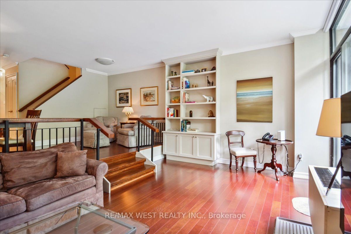 1555 Avenue Rd, unit 105 for sale - image #2