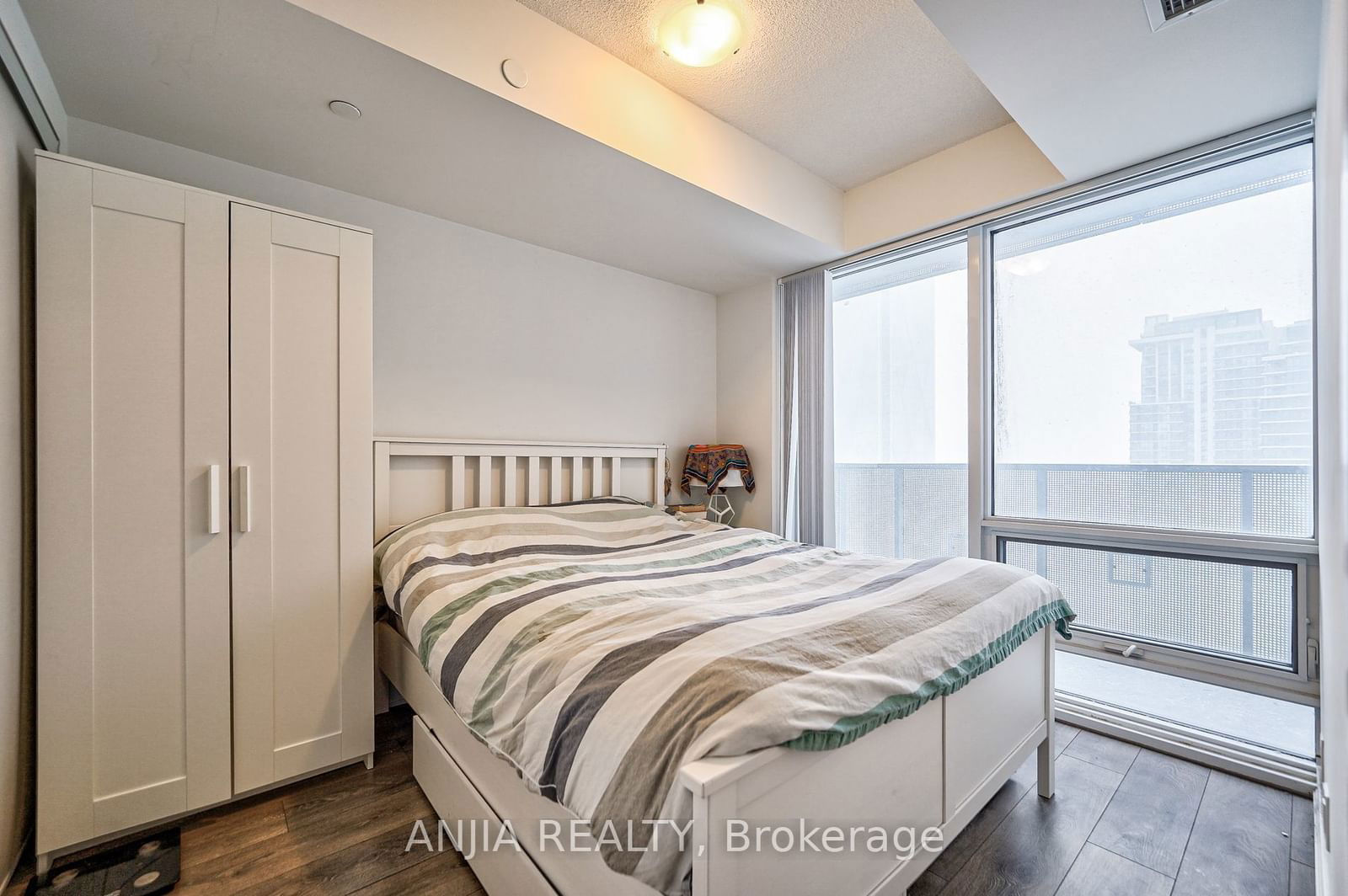 100 Harbour St, unit 4106 for sale