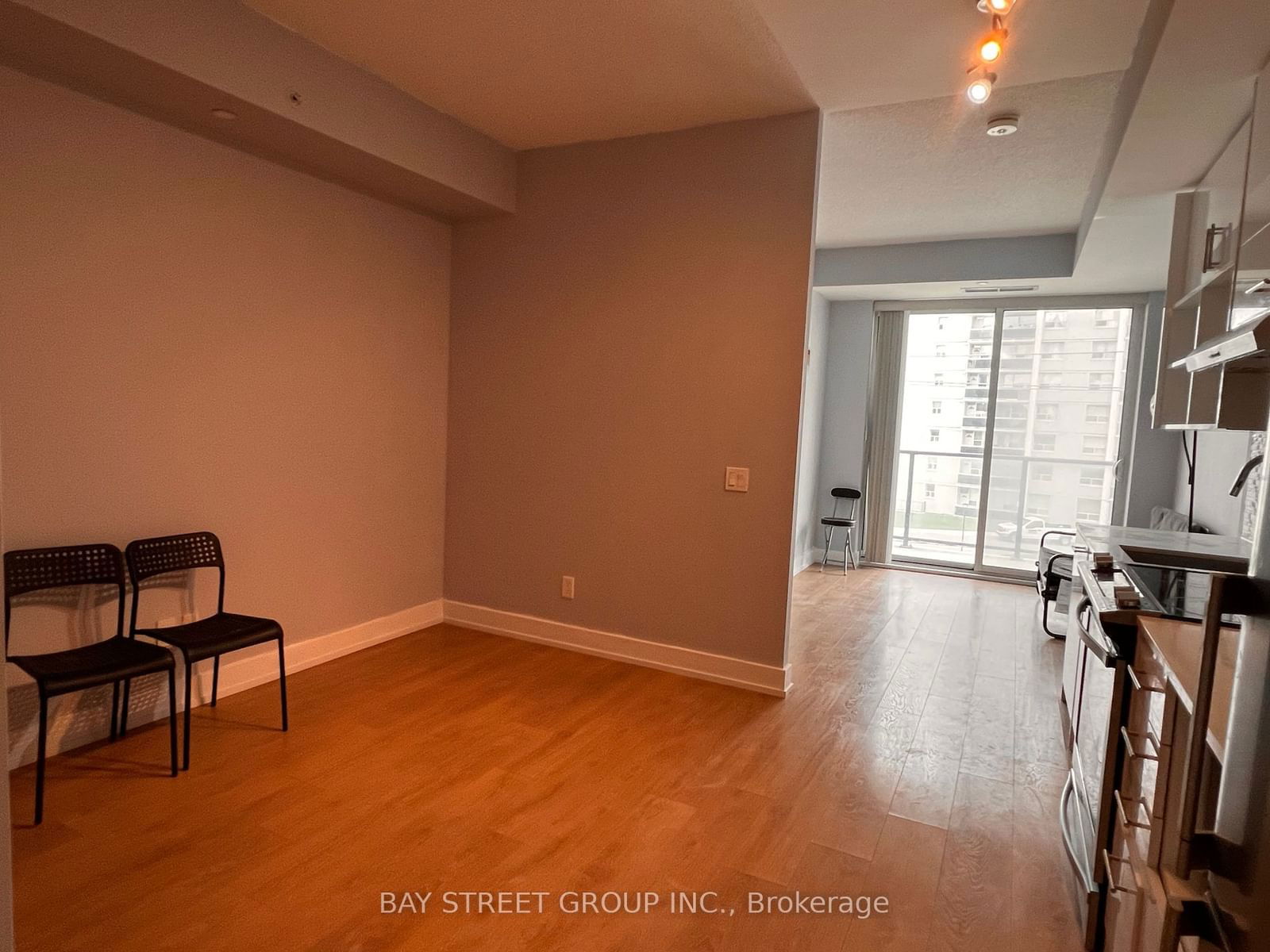 128 Fairview Mall Dr, unit 306 for rent - image #8