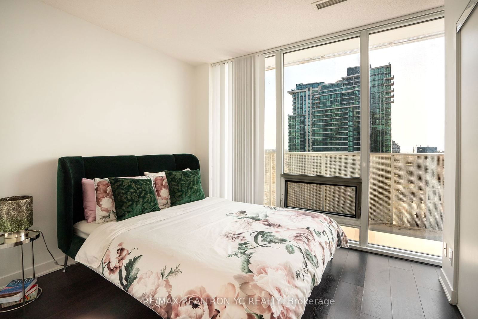 88 Harbour St, unit 3807 for rent